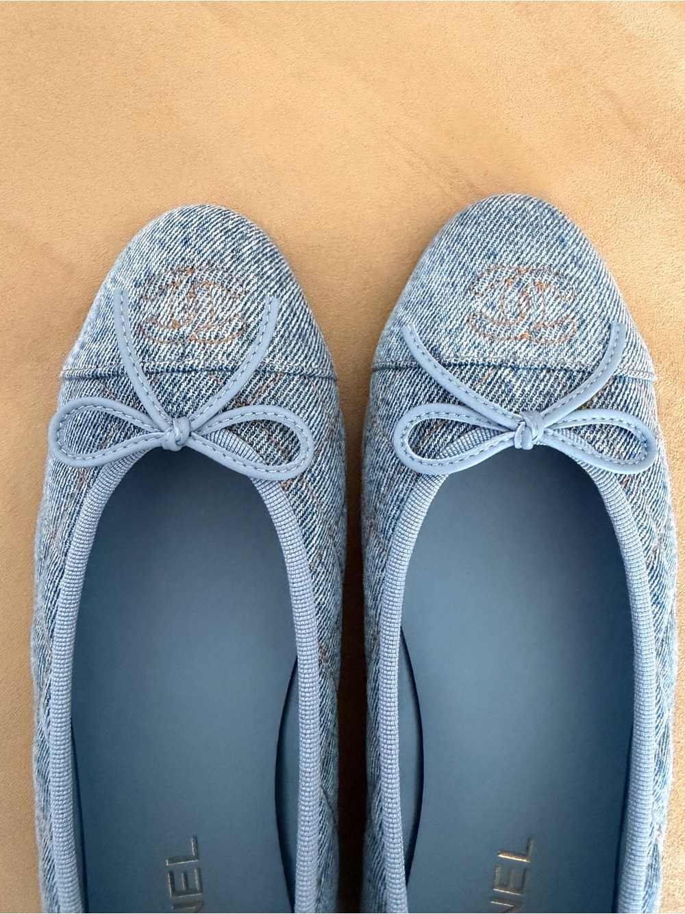 CHANEL Light Denim Quilted Ballet Flats with Bow - Size 41.5 - Picture 3 of 8